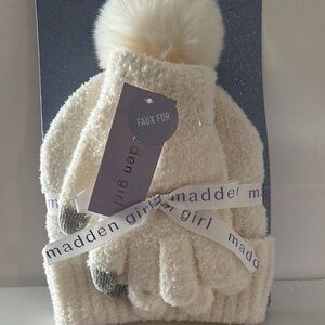 NWT Madden Girl Ivory Beanie & Glove Set with Faux Fur Pompom.